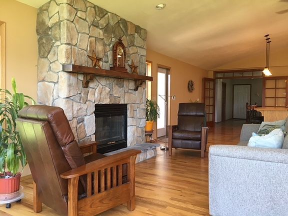 4th image of 13222 E Dobbs Ln