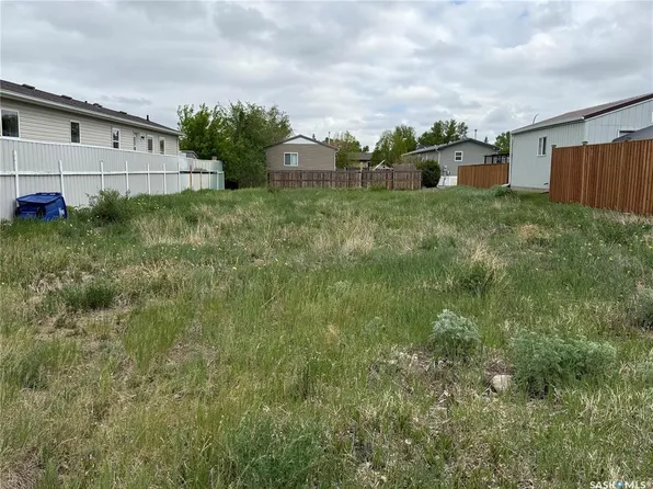 349 10th AVENUE SE, Weyburn, SK S4H 3L8