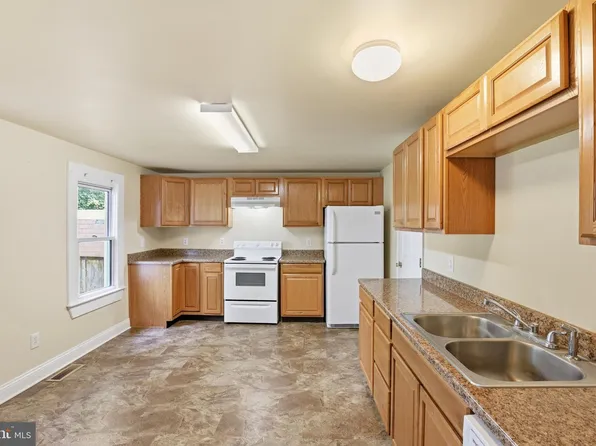 4 Thorn St, Magnolia, DE 19962