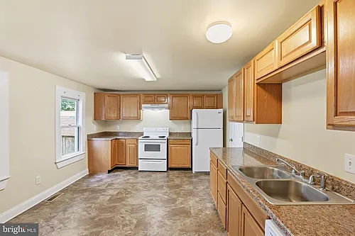4 Thorn St Photo 1