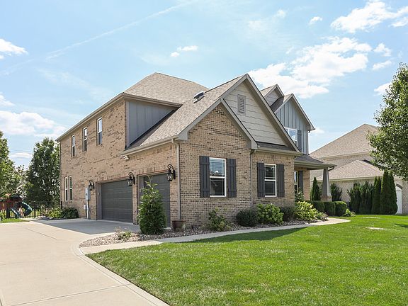 3rd image of 3681 Woodvine Dr