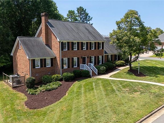 2nd image of 426 Wildwood Ln