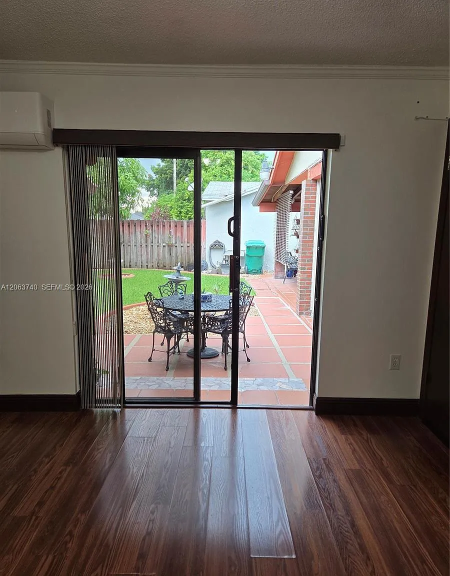 South Miami Lakes — Photo 2