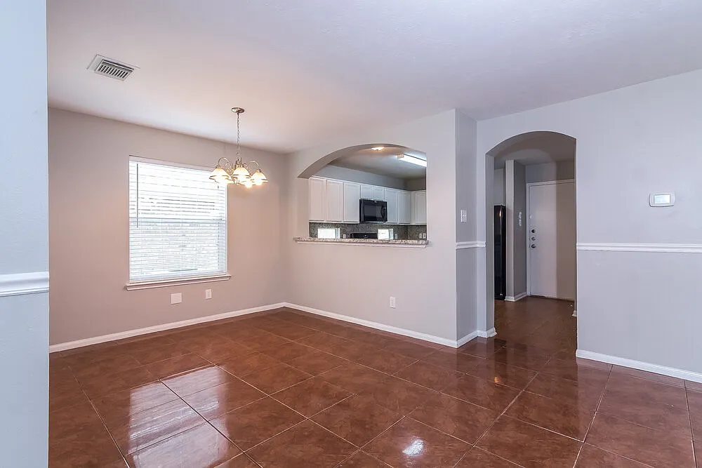 3 bed, 2.5 bath, 1888 sqft, $1,930 — Photo 3