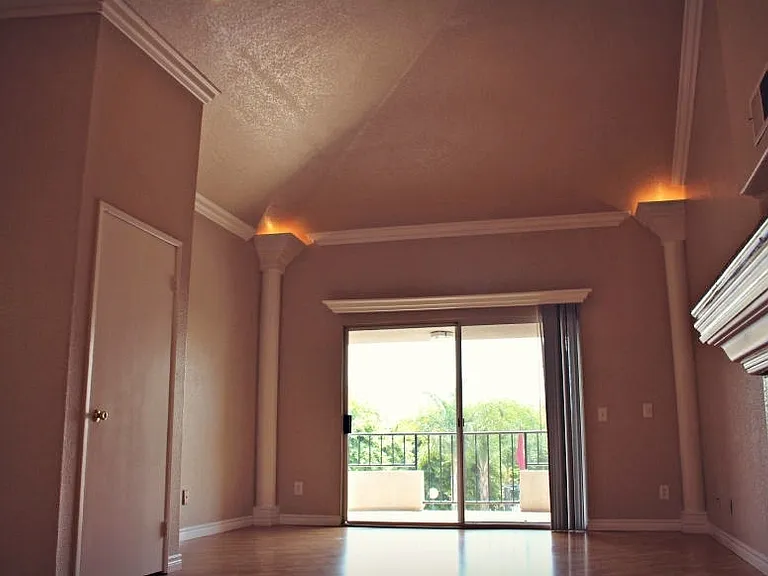 Alcantara Home Apts — Photo 40