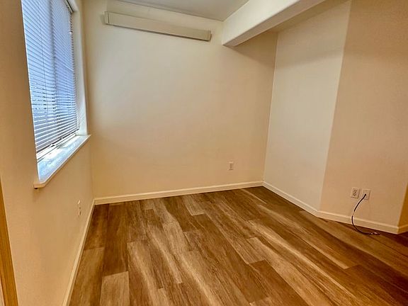 4th image of 1565 NW Portland Ave #10