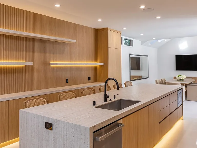 702 N Beverly Dr — Photo 13