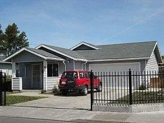 319 Grove Ave photo 1