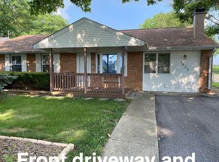 3436 S College St, Springfield, IL 62703
