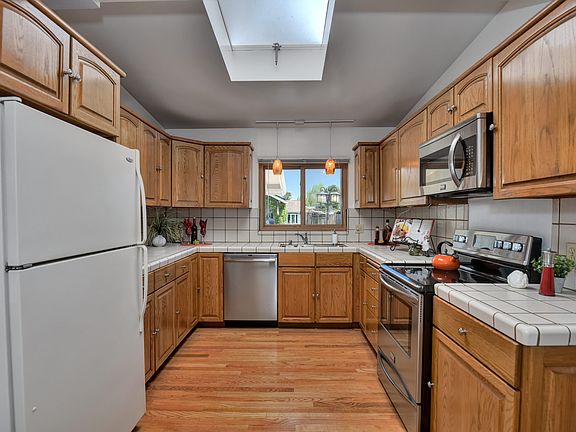 5th image of 4380 Latimer Ave