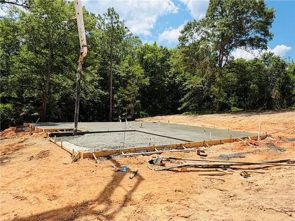 8 Hill St, Phenix City, AL 36869