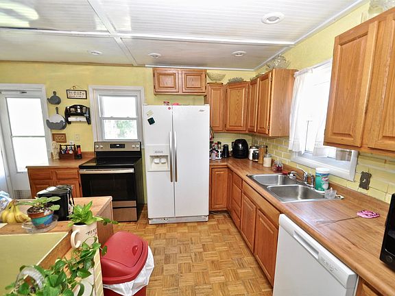 4th image of 456 Meadow Ln