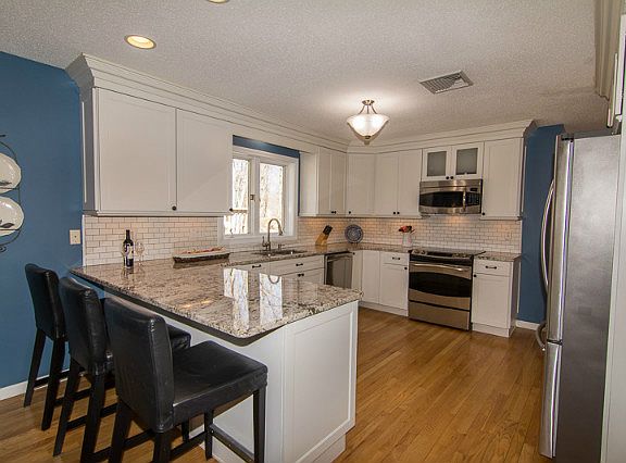 3rd image of 27 Pepperwood Dr