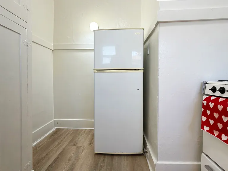 1360 Euclid Ave #8 — Photo 6