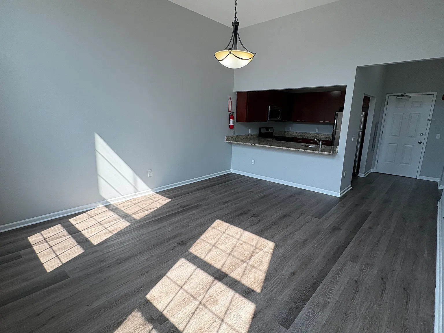 1 bed, 831 sqft, $2,181 — Photo 3