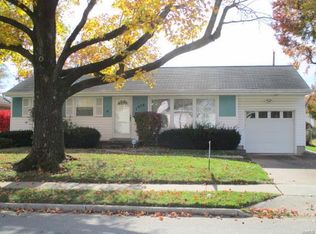 1070 Lindsay Ln, Florissant, MO 63031