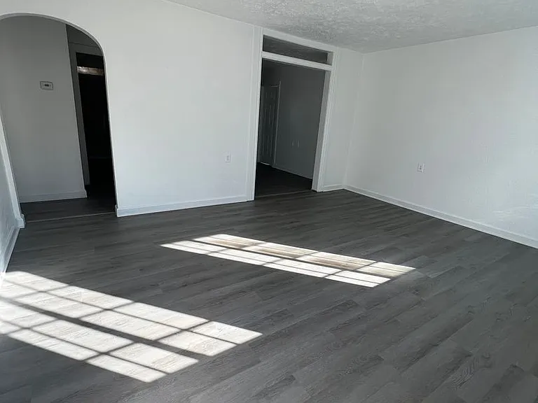2541 E Bennett St — Photo 2
