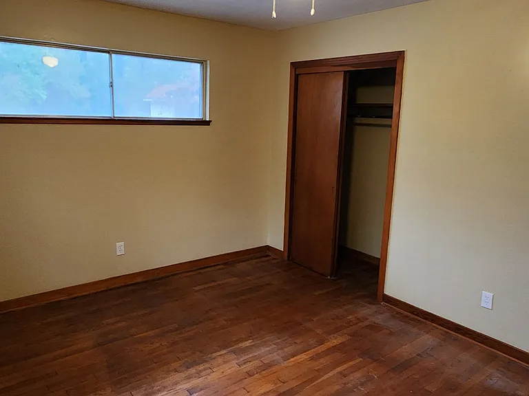 729 Heather Ln — Photo 4