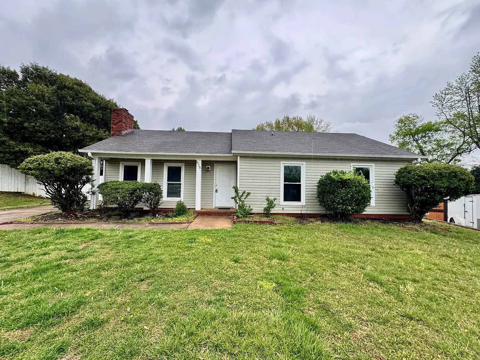 3 bed, 1.5 bath, 1200 sqft, $1,800 — Photo 1