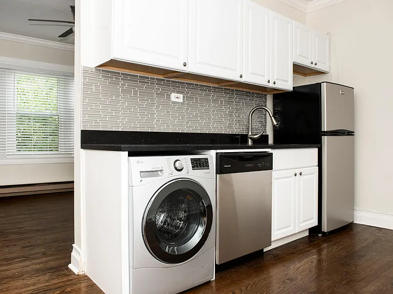 648.5 W Roscoe St #N30 — Photo 1