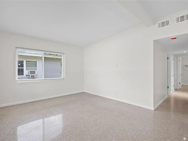 5212 N Indiana Ave — Photo 23