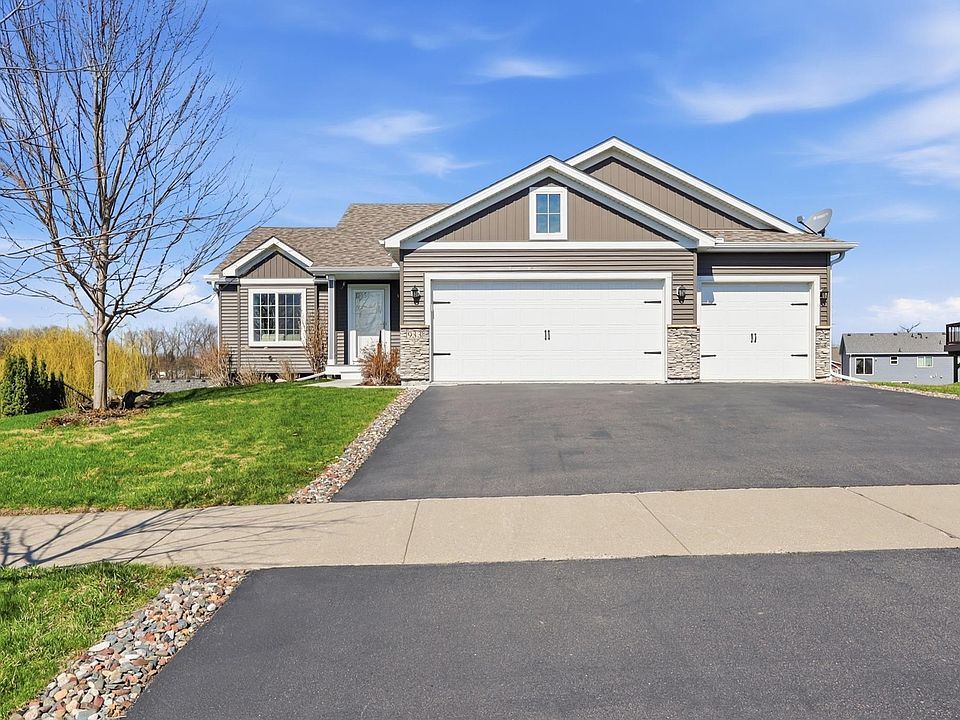 1st image of 933 Aspen Cir