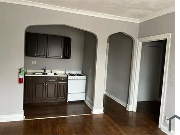 5304 W Division St, Chicago, IL