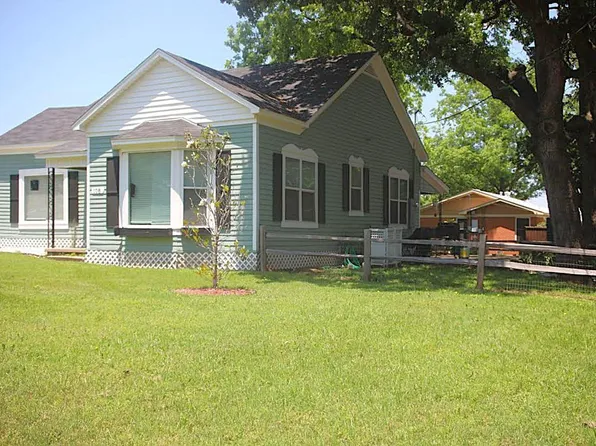 108 W Grove St, Pilot Point, TX 76258