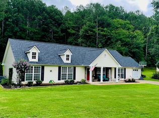 102 Greenfield Ln, Grantville, GA 30220