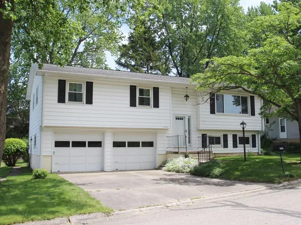 1075 Cambridge Dr, Wabash, IN 46992