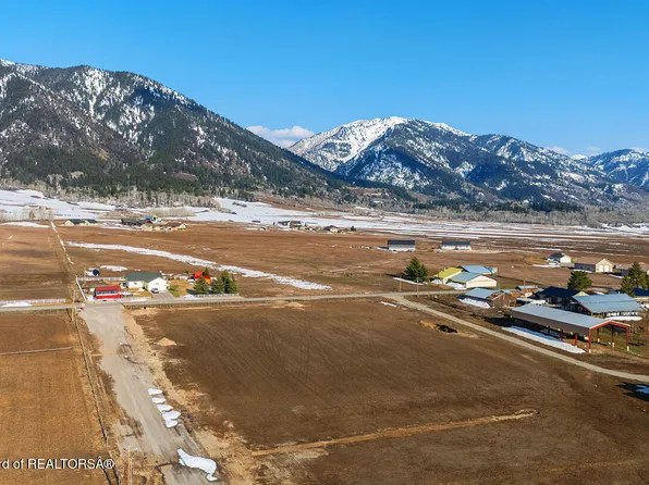 2 Blue Steel Rd, Bedford, WY 83112