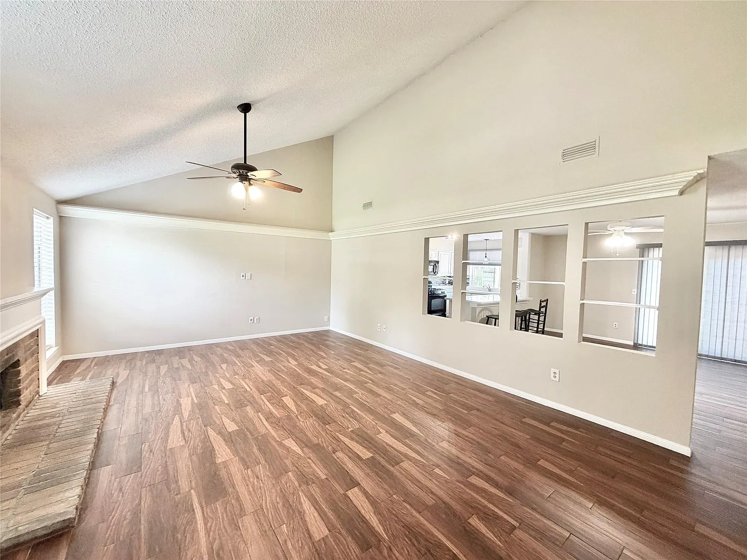 3 bed, 2.0 bath, 1564 sqft, $1,895 — Photo 4