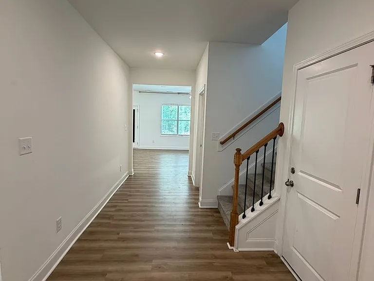908 Stevens St — Photo 2