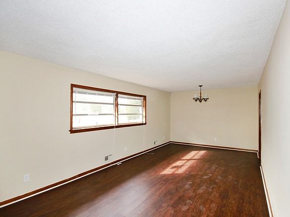 4th image of 29 Parkwood Dr