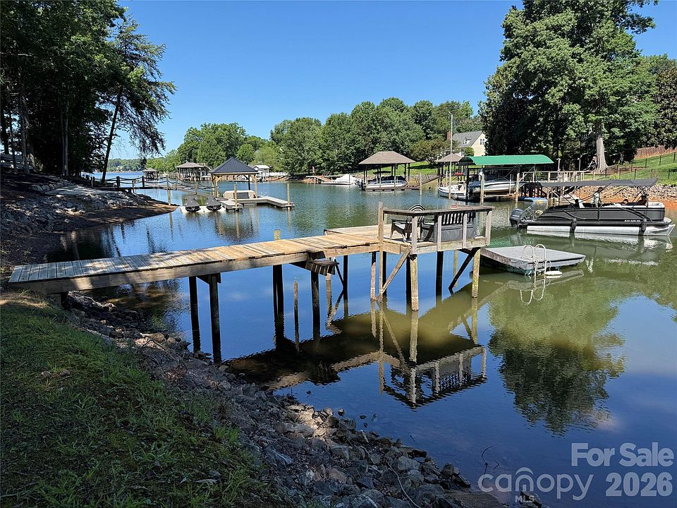 1st image of 470 Lakeview Shores Loop