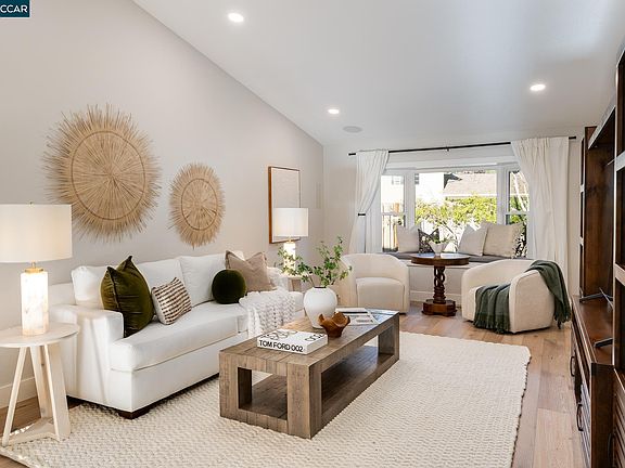 4th image of 34 Pony Ct