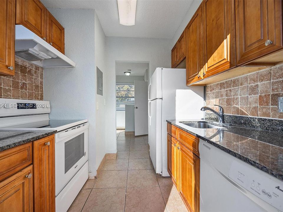 1st image of 2525 N 23rd Ave