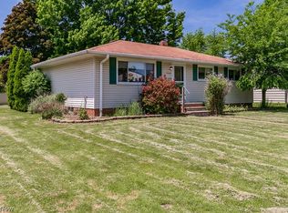 35325 Grovewood Ave, Eastlake, OH 44095