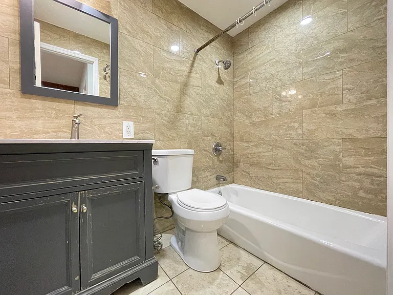 739 Franklin Ave #2 — Photo 10
