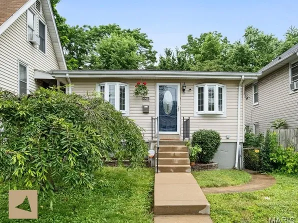 3219 Byron Pl, Saint Louis, MO 63143