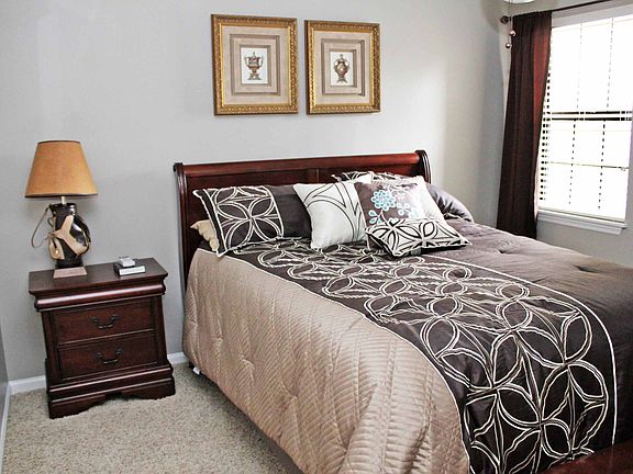 guest bedroom11'6" x 12'