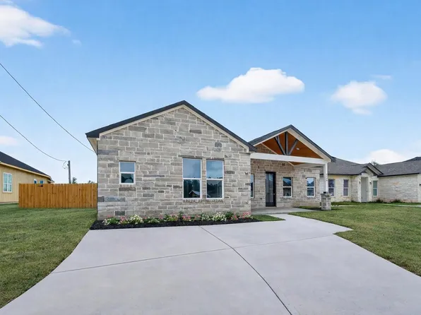 1129 Long Leaf Pine St, Huffman, TX 77336