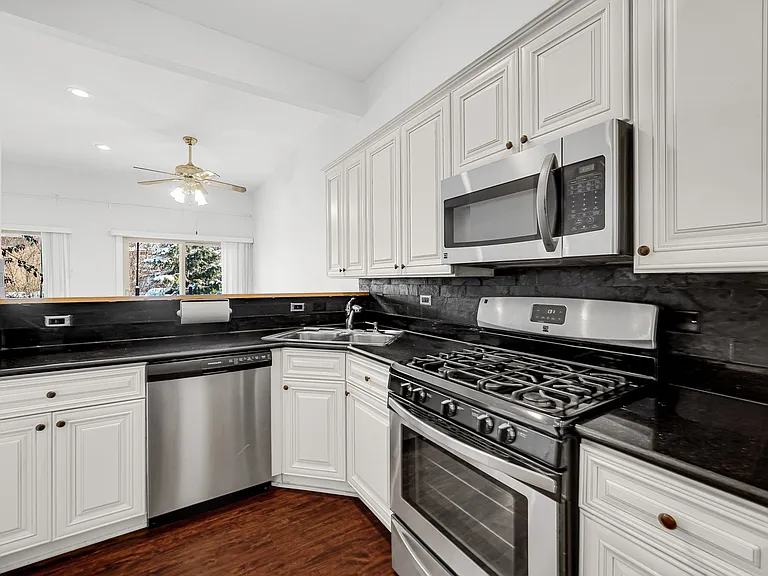 1017 Arbor Ct — Photo 14