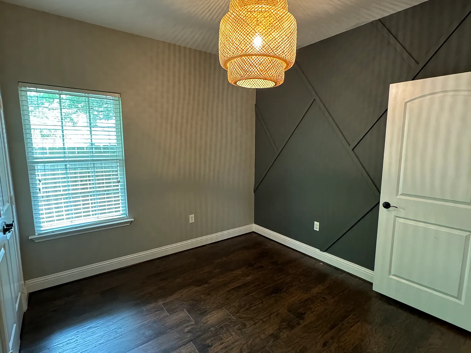 3 bed, 1295 sqft, $2,000 — Photo 4