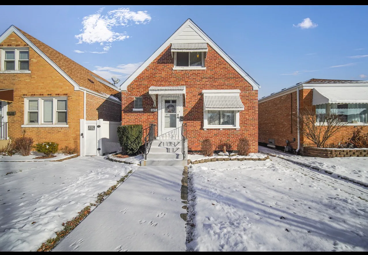 6 bed, 1400 sqft, $3,200 — Photo 1