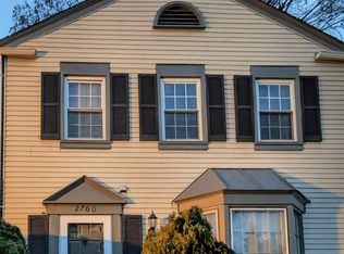 2760 Knollside Ln, Vienna, VA 22180