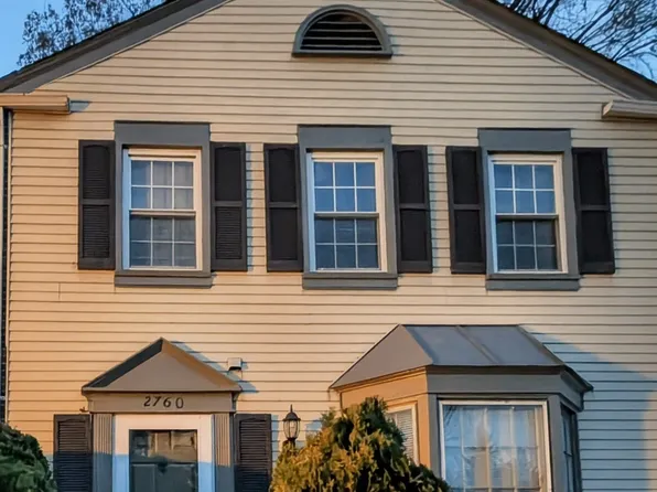 2760 Knollside Ln, Vienna, VA 22180