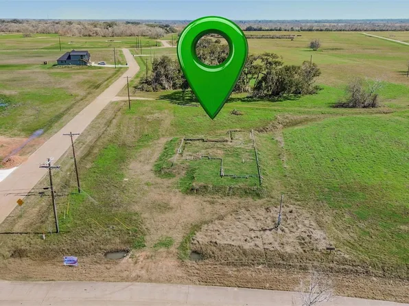 801 Wagon Wheel Trl, Angleton, TX 77515