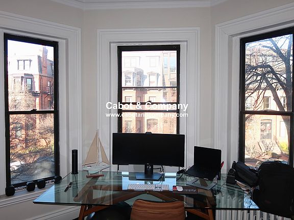 3rd image of 354 Marlborough St APT 2