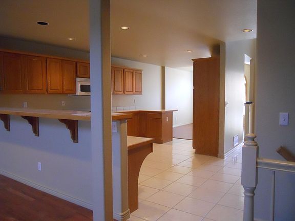 3rd image of 142 Luxury Ln